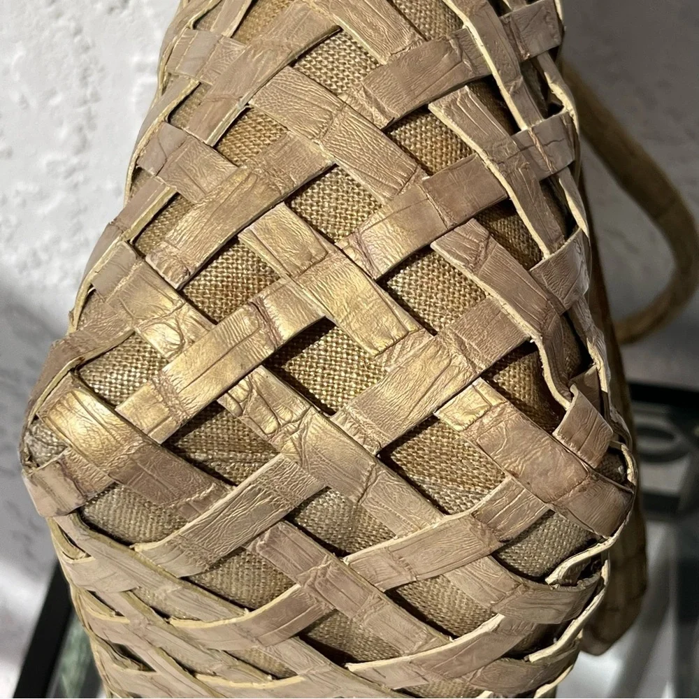 Nancy Gonzalez Gold Metallic Shoulder Bag - Picture 13 of 16